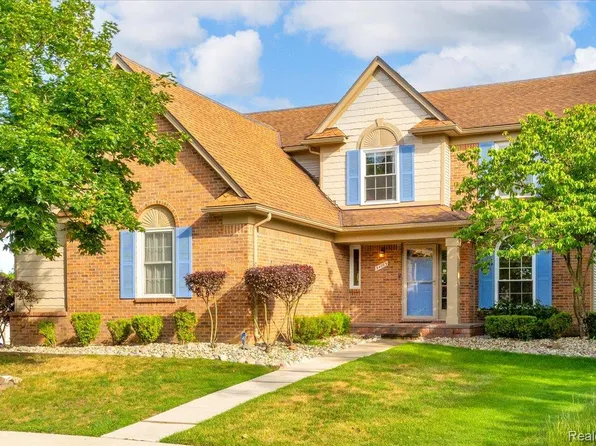 34903 Pennington Dr, Farmington Hills, MI 48335