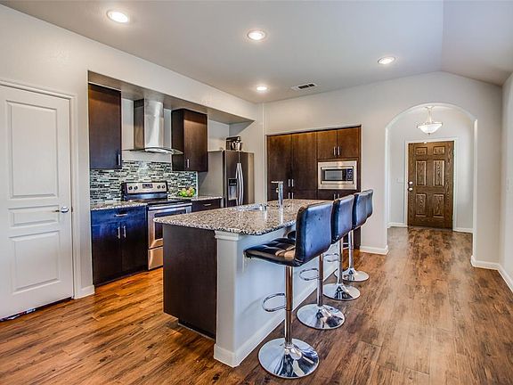 4th image of 4107 Gaillardia Way