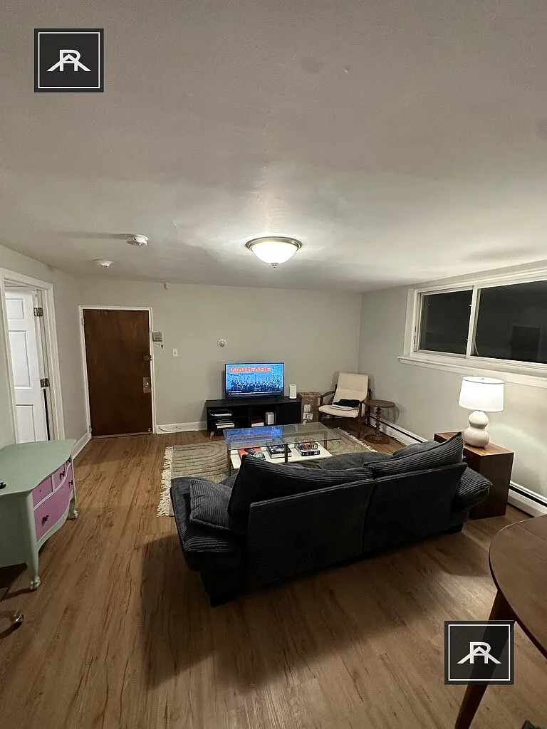 3 bed, 1.0 bath, $3,900 — Photo 3