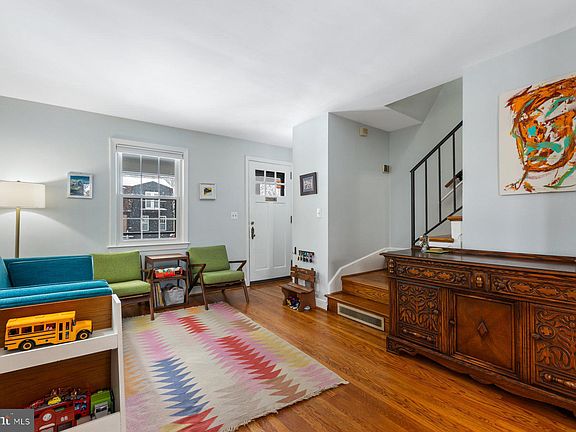 3rd image of 317 E Mount Ida Ave