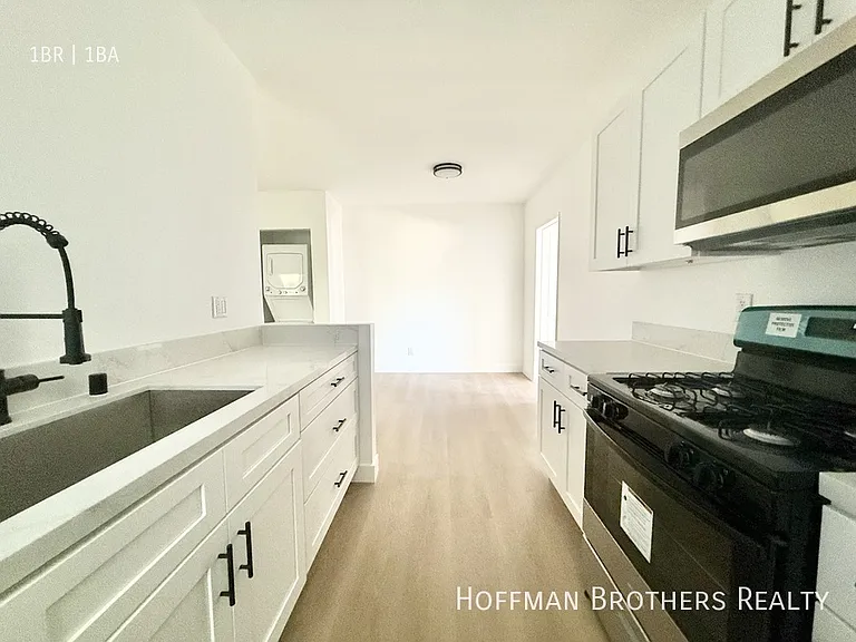 4639 W 17th St #8 — Photo 2
