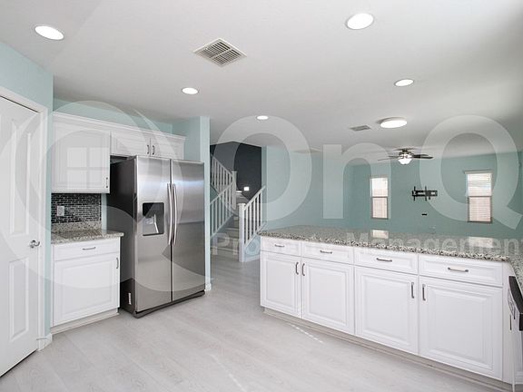 4th image of 2037 E Anderson Dr
