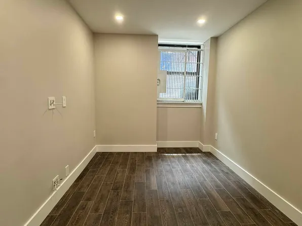 311 West 21st Street image 2 of 10
