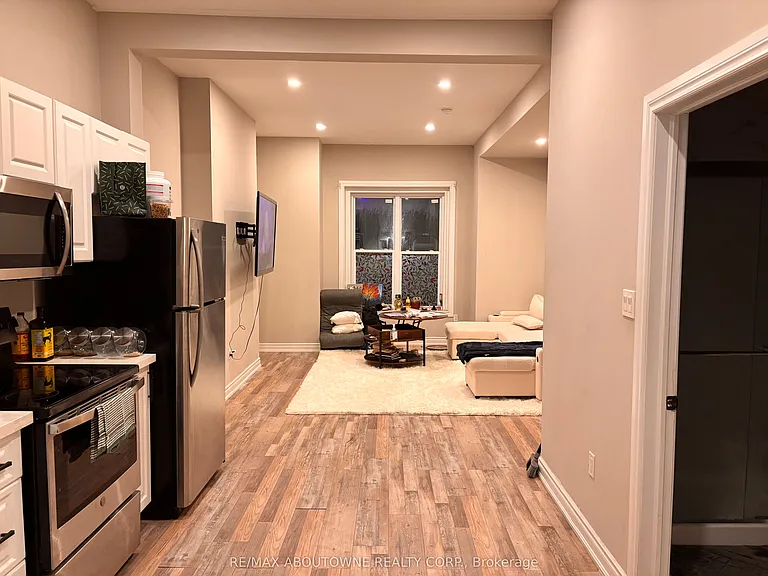 498 Main St E #1A — Photo 2