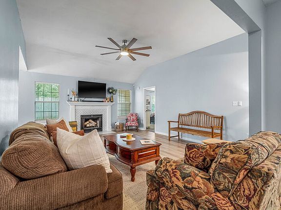 4th image of 382 Brookwood Blvd