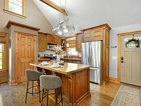 5th image of 647 Omega Dr