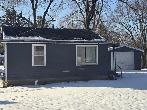 716 E Newark St, Ithaca, MI 48847