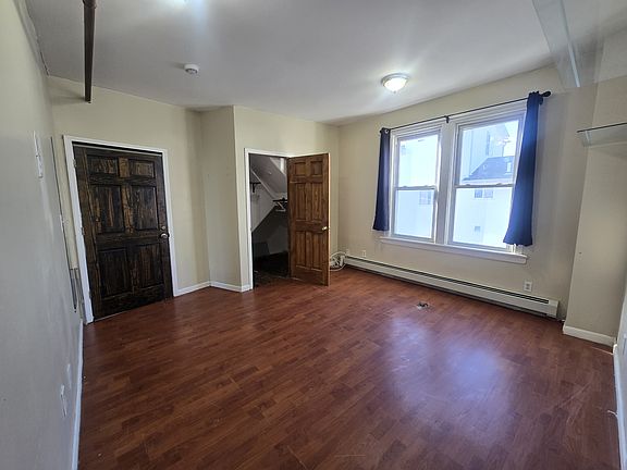 3rd image of 91 Greenfield Ave APT 2