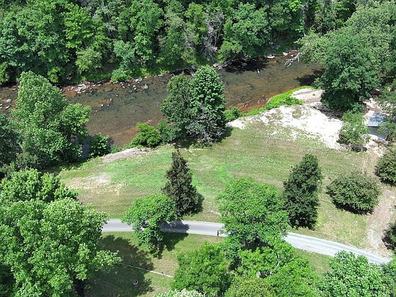 5th image of 135 River Place Rd