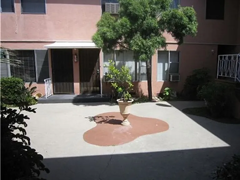 930 E 1st St #16 — Photo 7