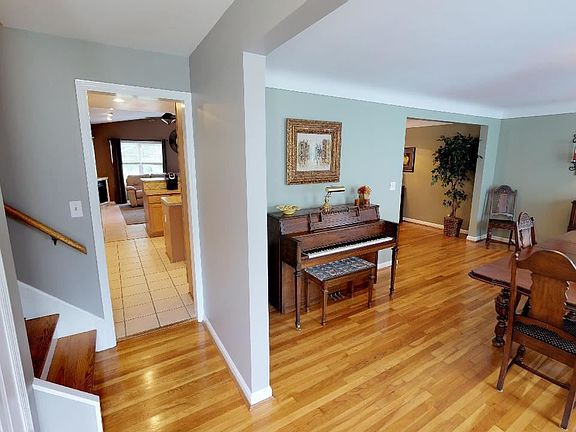2nd image of 8388 Holiday Hills Dr