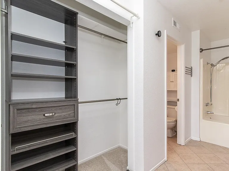 1821 Avenida Segovia — Photo 17