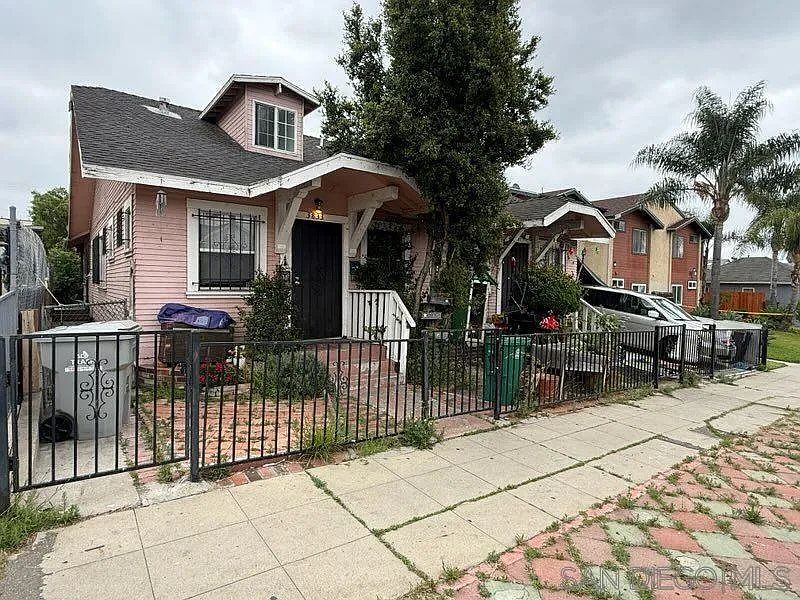 1st image of 3831-33 N 41st St