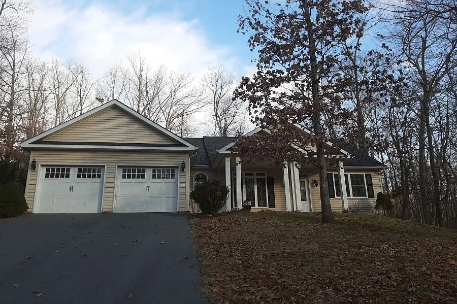 1508 Lakeview Dr photo 1