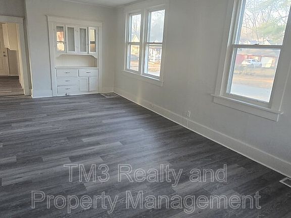 3rd image of 819 N 9th St