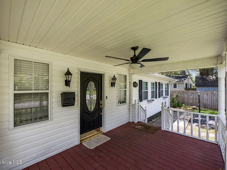 613 Maple St — Photo 3