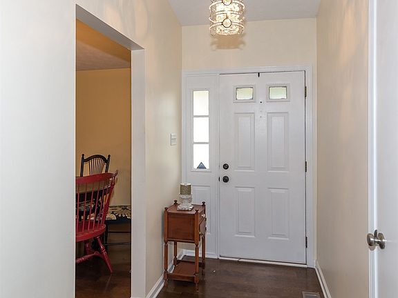 2nd image of 2129 Menlo Ln
