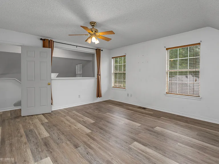 921 Pennington Ln — Photo 16