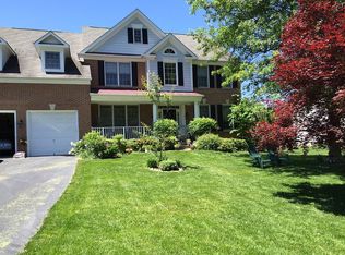 3574 Sharpes Meadow Ln, Fairfax, VA 22030