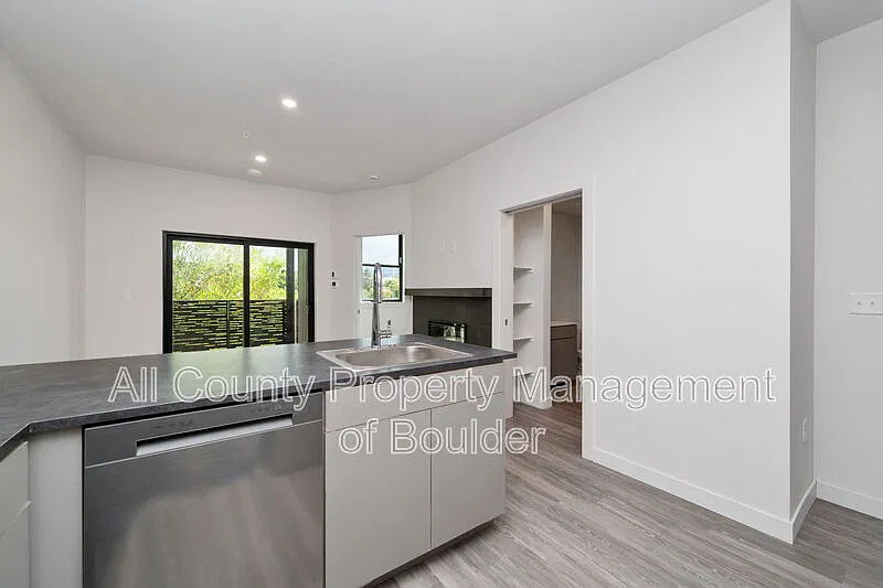 1 bed, 1.0 bath, 473 sqft, $2,100 — Photo 3