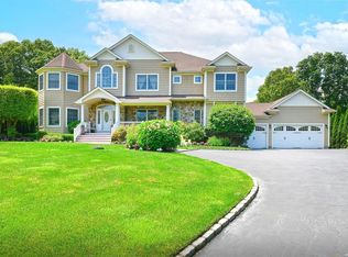 3 Preston Hollow Ct, Northport, NY 11768