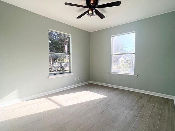 4th image of 113 Odis St