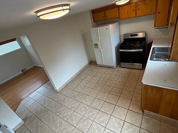 2nd image of 343 Homecrest Dr Floor 1