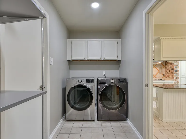 3322 Castledale Dr — Photo 8