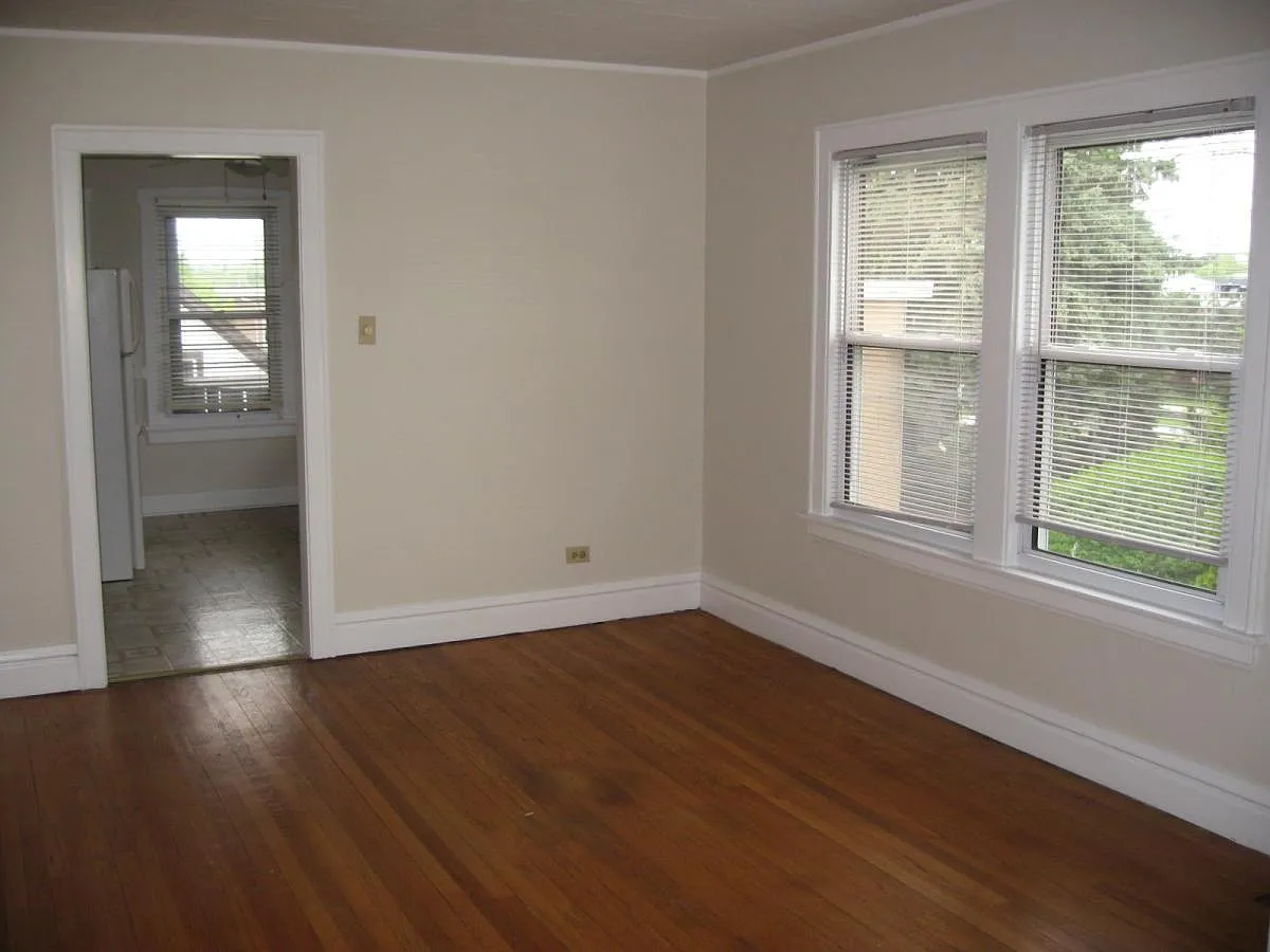 2 bed, 1100 sqft, $1,875 — Photo 3