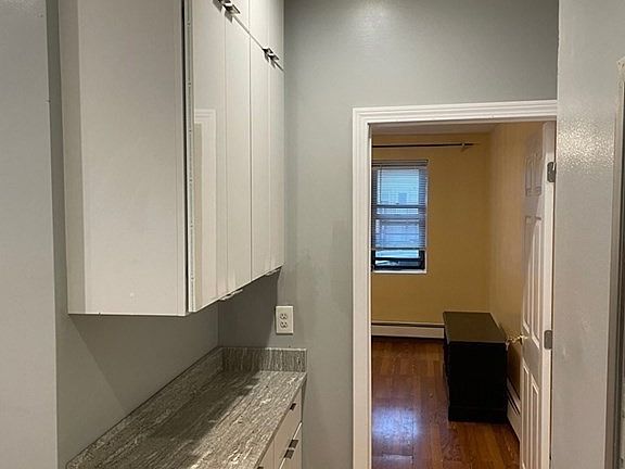 3rd image of 176 W 6th St Floor 1