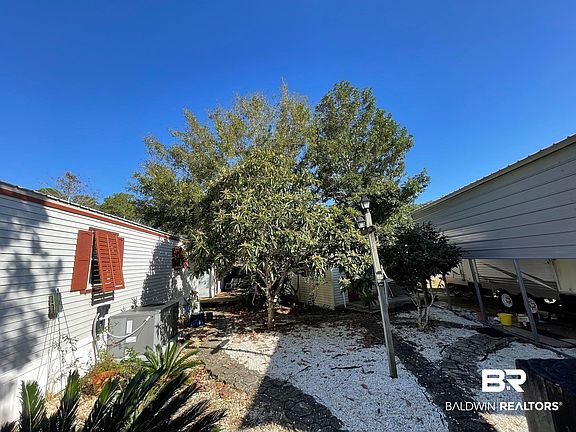 4th image of 700 Escambia Loop