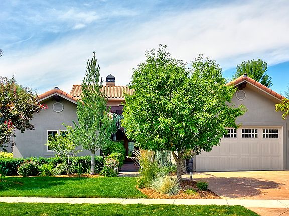 Luxury & Location in E Boise