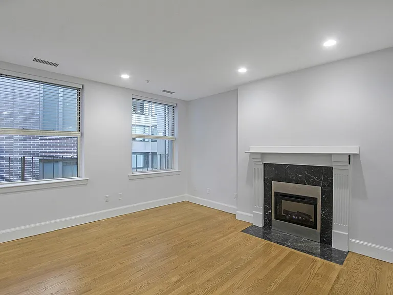 140 Boylston St #8 — Photo 8