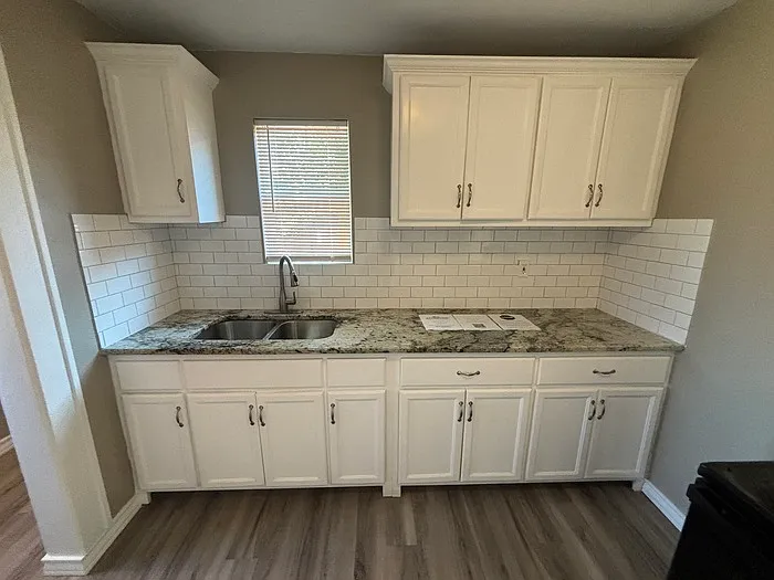 909 College Ave — Photo 14