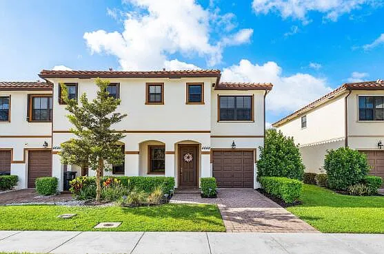 3 bed, 2.5 bath, 1718 sqft, $3,300 — Photo 1