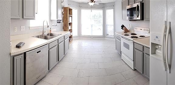 5th image of 2028 Lake Pointe Dr