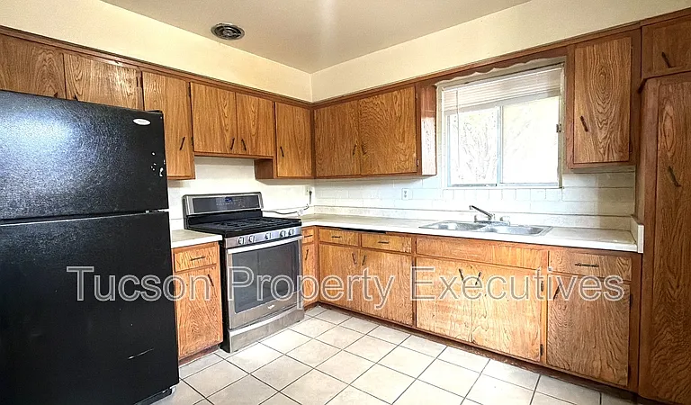 8922 S Nogales Hwy — Photo 2