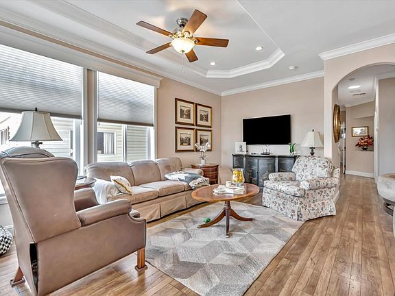 4th image of 325 Sylvan Ave #42