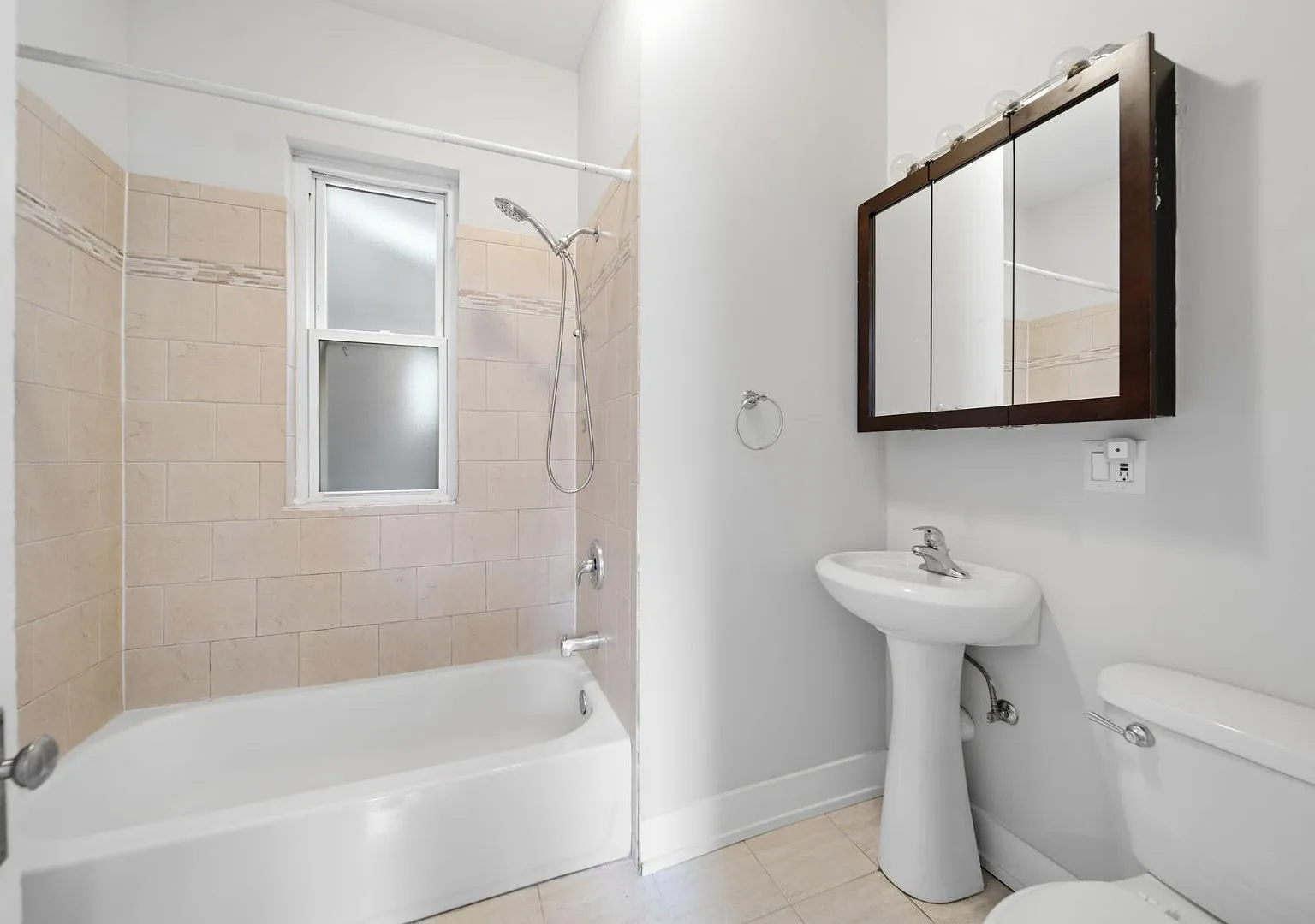 2735 N Magnolia Ave — Photo 3