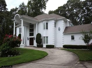 10 Pond Ln, Linwood, NJ 08221