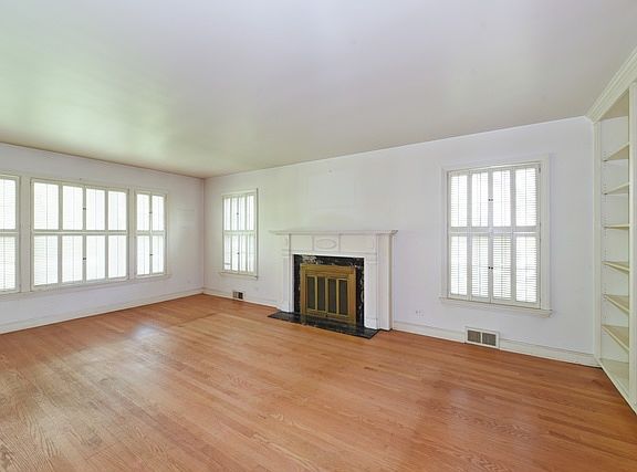 2nd image of 839 N Brainard Ave