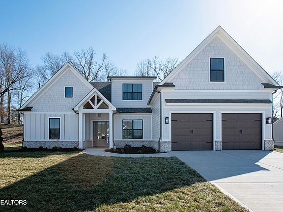 2nd image of 227 Clover Cir
