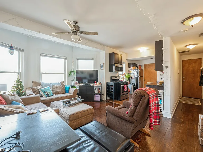 1149 W Cornelia Ave #3W — Photo 2