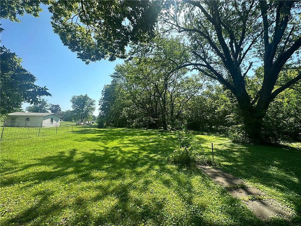 2nd image of 448 Carpenter St