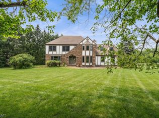 7 Elmwood Ln, Washington, NJ 07882