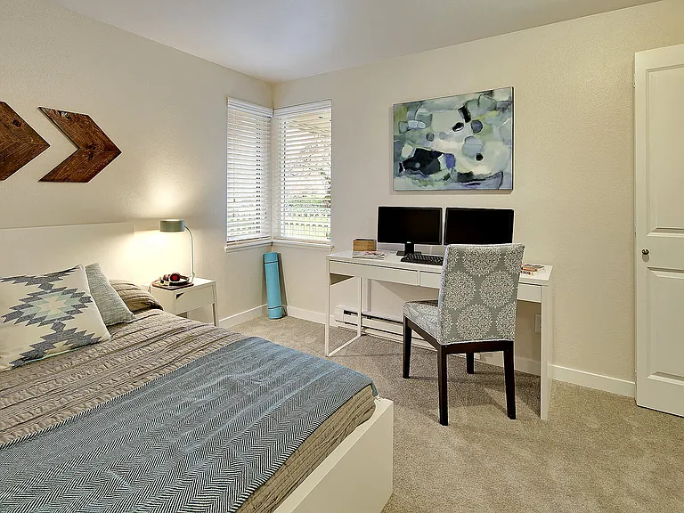 Starboard Apartments — Photo 7
