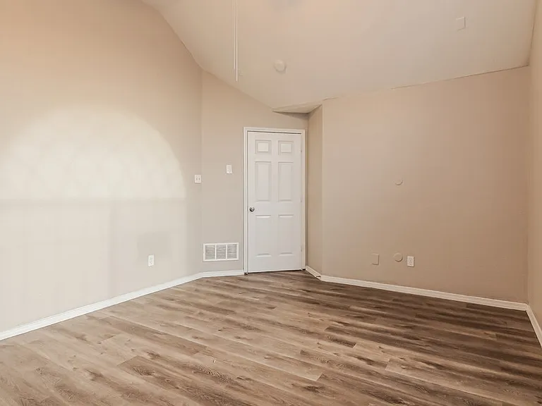 2840 Helen Ln — Photo 15