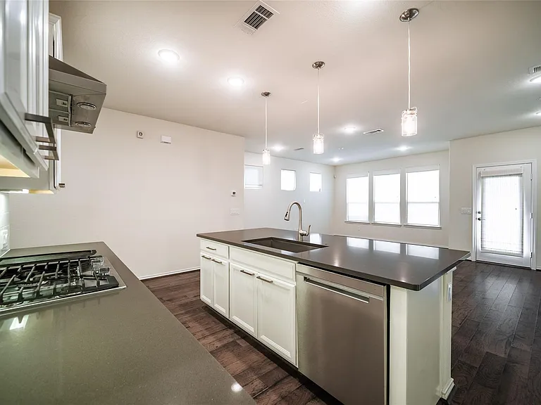 10918 Cannes Memorial Dr — Photo 6