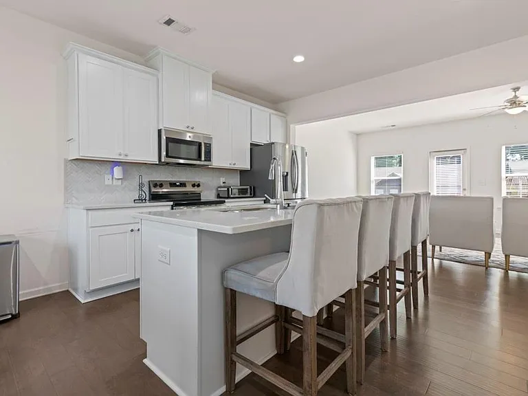 940 Society Cir SW — Photo 10