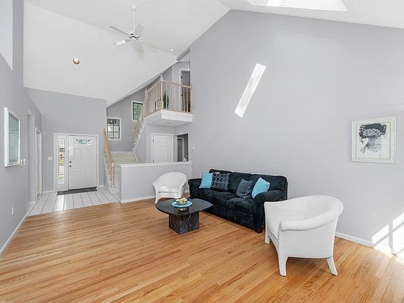 4th image of 34 Pickman Dr Unit 34